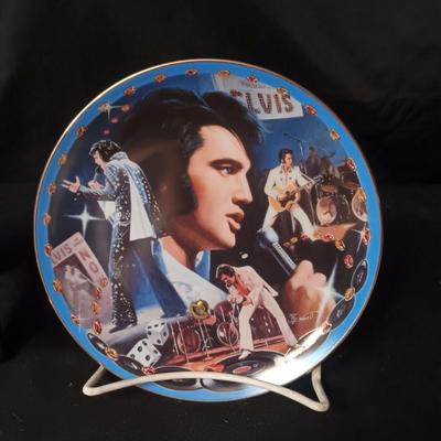 1 MUSICAL AND 2 COLLECTOR'S PLATES