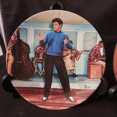 1 MUSICAL AND 2 COLLECTOR'S PLATES