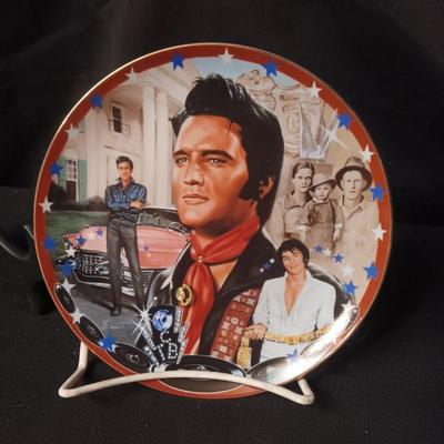 2 ELVIS COLLECTOR'S PLATES, 1 IS MUSICAL