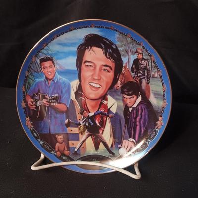 MUSICAL ELVIS COLLECTOR'S PLATE