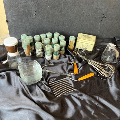 Lot of Vintage Kitchen