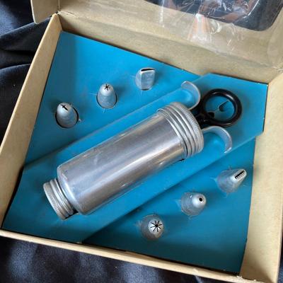 Pastry press & decorating set
