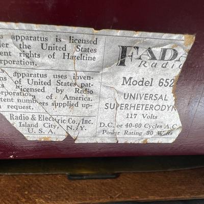 FADA 652 "Temple" (1946) Catalin tube table radio