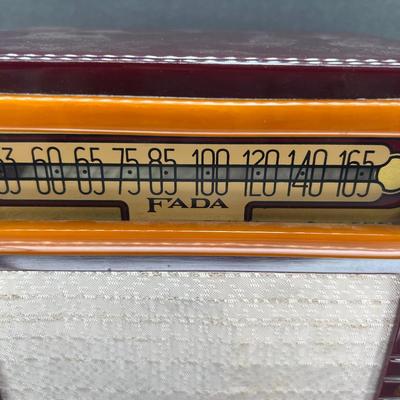 FADA 652 "Temple" (1946) Catalin tube table radio