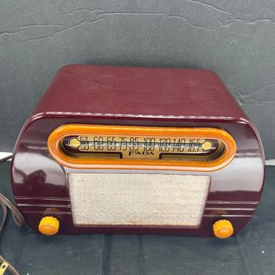 FADA 652 "Temple" (1946) Catalin tube table radio