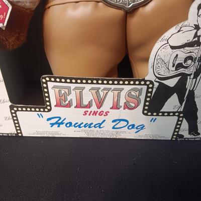 ELVIS SINGS "HOUND DOG"