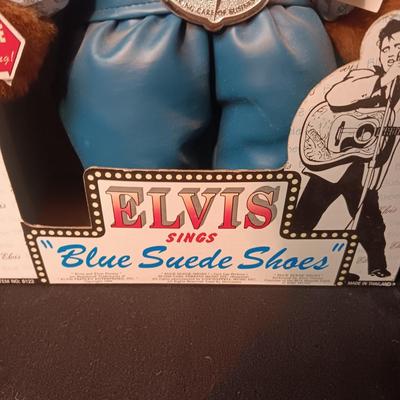 ELVIS SINGS "BLUE SUEDE SHOES"