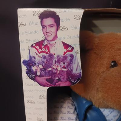 ELVIS SINGS "BLUE SUEDE SHOES"