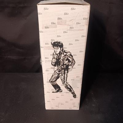 ELVIS SINGS "ARE YOU LONESOME TONIGHT"