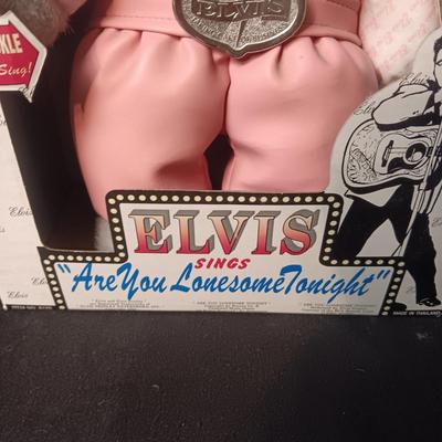 ELVIS SINGS "ARE YOU LONESOME TONIGHT"