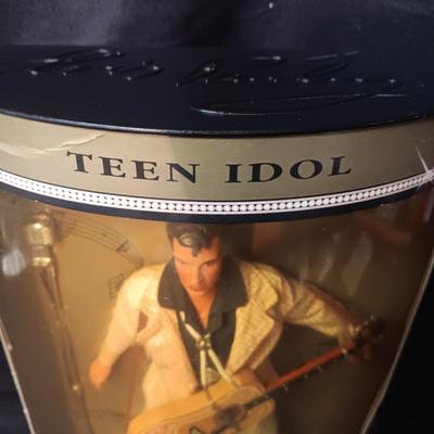 ELVIS PRESLEY TEEN IDOL FIGURE