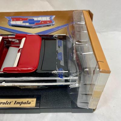 Die Cast 1/18 Scale Model 1960 Chevrolet Impala Convertible
