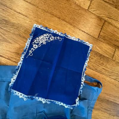 Blue apron/small hanky