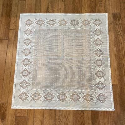 Stunning table covering