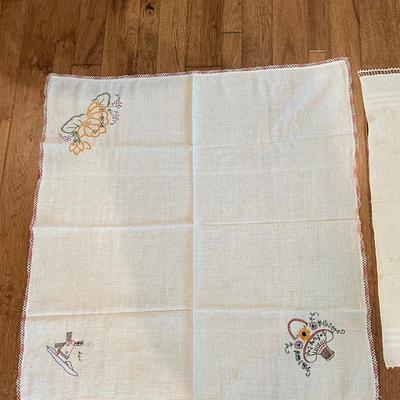2 table coverings