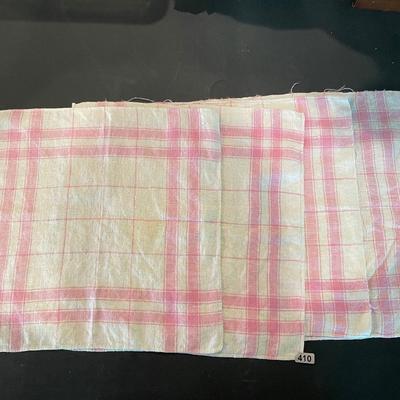 4 napkins