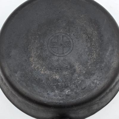 Griswold cast Iron Skillet