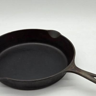 Griswold cast Iron Skillet