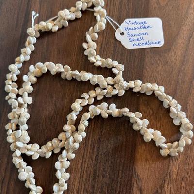 Seven Vintage necklaces - Seashells