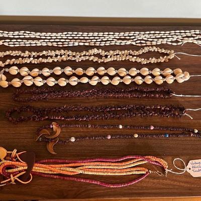 Seven Vintage necklaces - Seashells