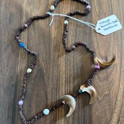Seven Vintage necklaces - Seashells