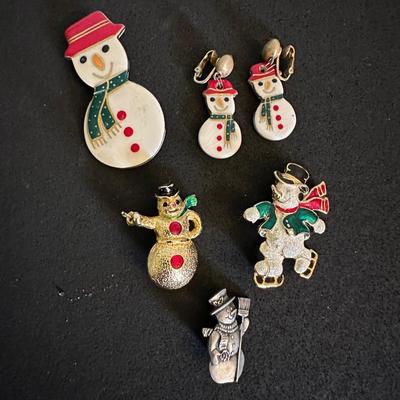 Vintage Snowmen pins and earring set