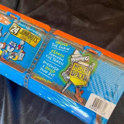 Lunch box & game