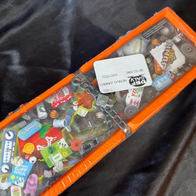 Lunch box & game