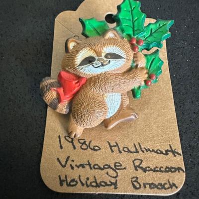 Vintage silver (925) and Holiday pin Lot