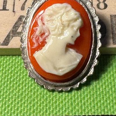 Cameo brooch