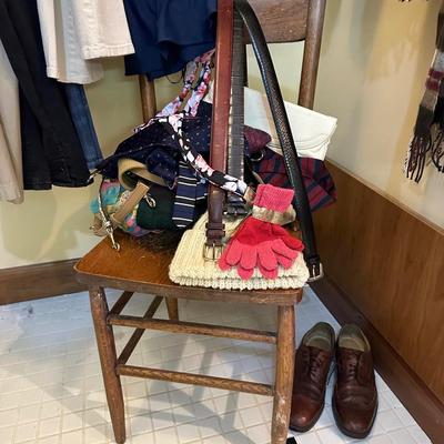 Lot 1: Bathroom & Closet Selection