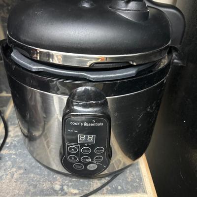 Pressure cooker