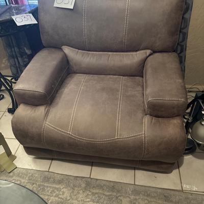 Electric oversized recliner