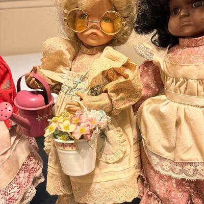 Tussini Dolls Babies playing dress up