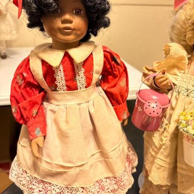 Tussini Dolls Babies playing dress up