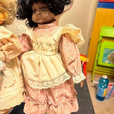 Tussini Dolls Babies playing dress up