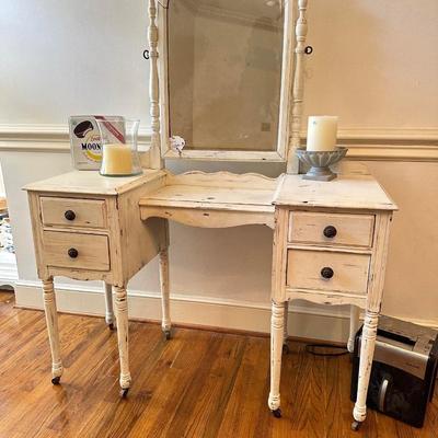 Lot 3: Vanity