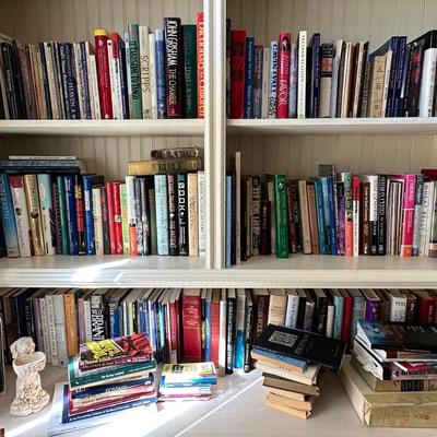 Lot 4: Book & More