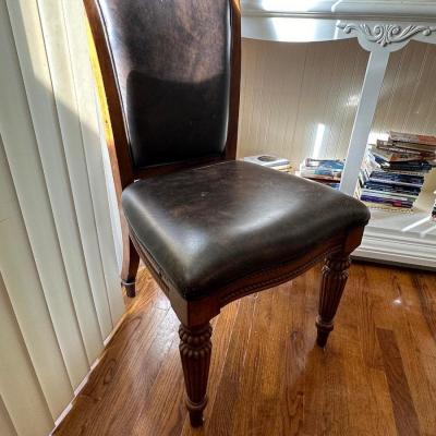 Lot 4: Book & More