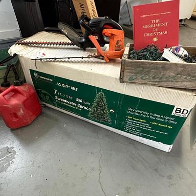 Lot 5: Garage - RC Car & More