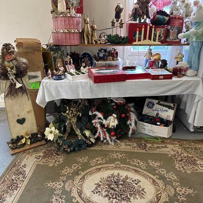 Lot 7: Holiday & Rug Selection