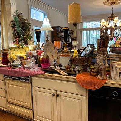 Lot 11: Kitchen Counter Selection