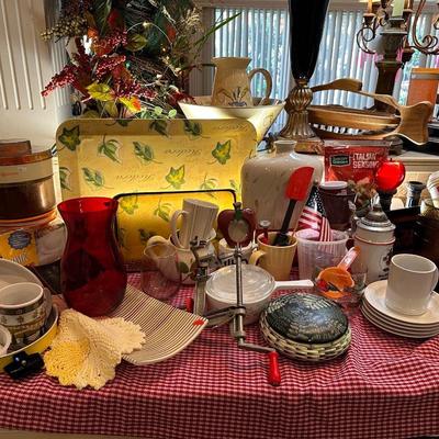 Lot 11: Kitchen Counter Selection