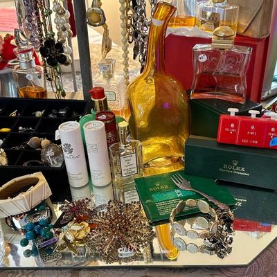 Lot 13: Jewelry Counter Selection