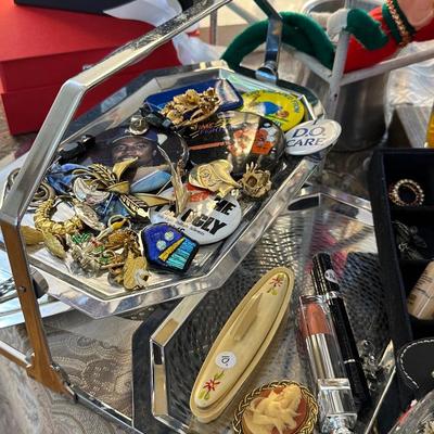 Lot 13: Jewelry Counter Selection