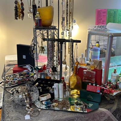 Lot 13: Jewelry Counter Selection