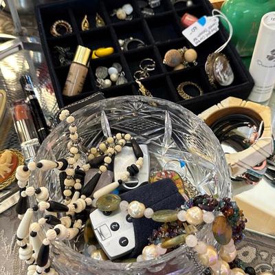 Lot 13: Jewelry Counter Selection