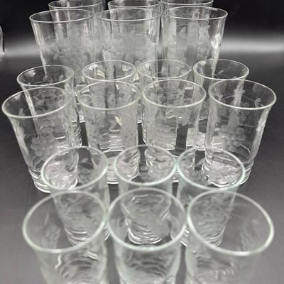 Vintage Etched Grape Clusters Glass Set (28)