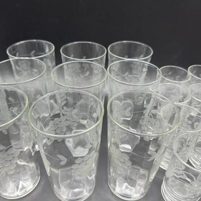 Vintage Etched Grape Clusters Glass Set (28)