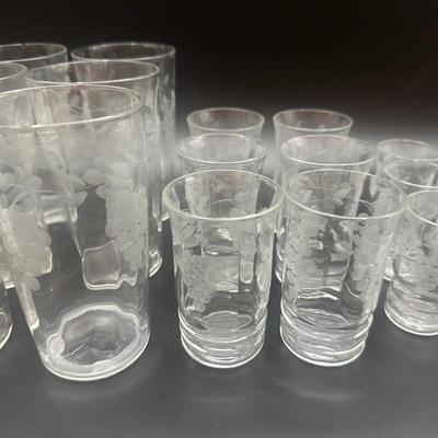 Vintage Etched Grape Clusters Glass Set (28)